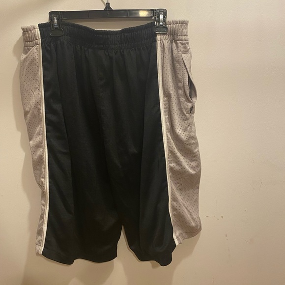 2XL black and grey shorts - Picture 2 of 3